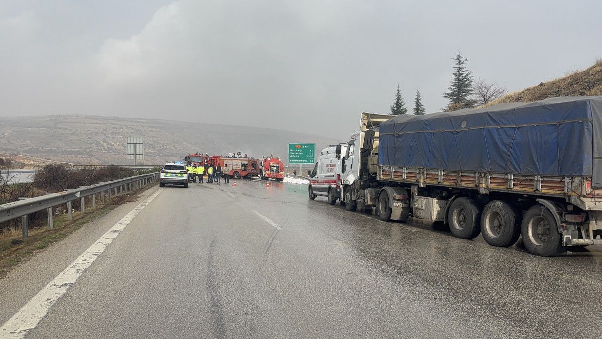 Gaziantep TAG Otoyolunda 3 Tırın Karıştığı Yangınlı Kaza