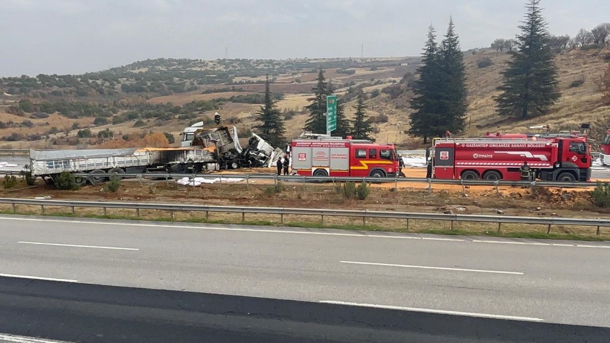 Gaziantep TAG Otoyolu'nda Tır Yangını Sonrası Yol Trafiğe Açıldı