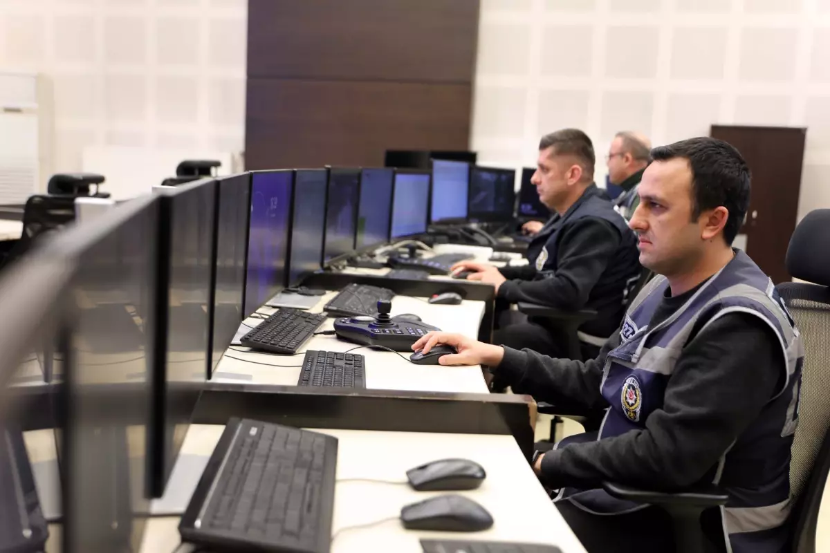 Gaziantep Valisi Kemal Çeber'den Yeni Yıl Gecesi Emniyet Ziyareti