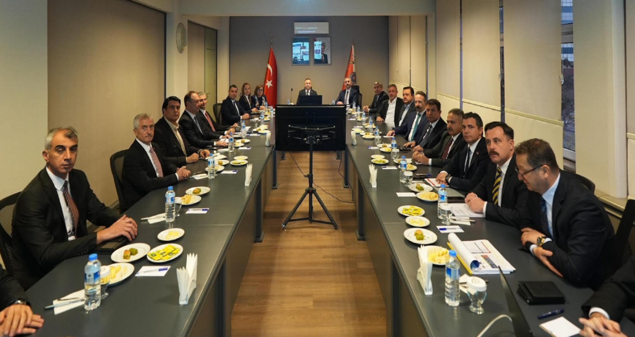 Gaziantep Valisi'nin 'Güvenlik' Toplantısını AKP’ye Tahsis Etmesi ve Muhalefetin Dışlanması