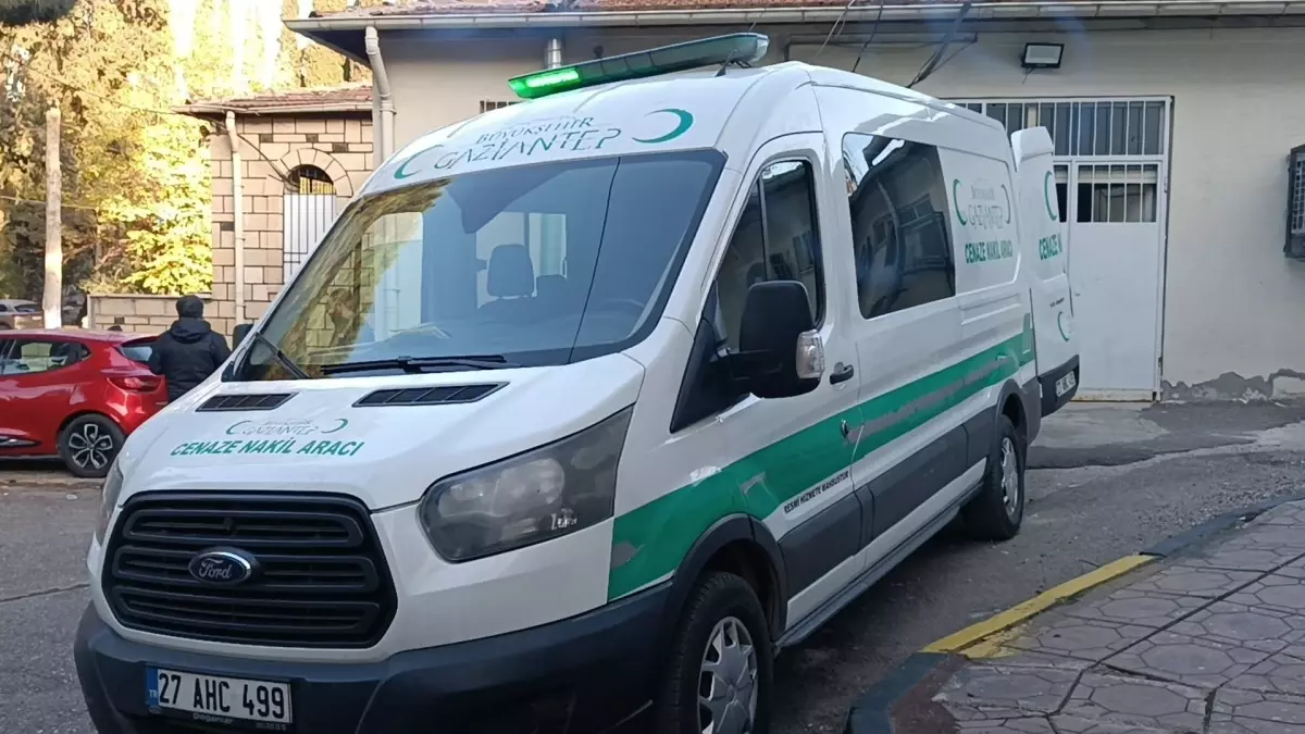 Gaziantep'te 10 Yaşındaki Çocuğun TIR Kazasında Hayatını Kaybetmesi