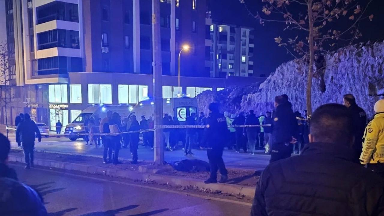 Gaziantep'te Anne ve Kızına Otomobil Çarptı: Anne Hayatını Kaybetti, Kızı Ağır Yaralı