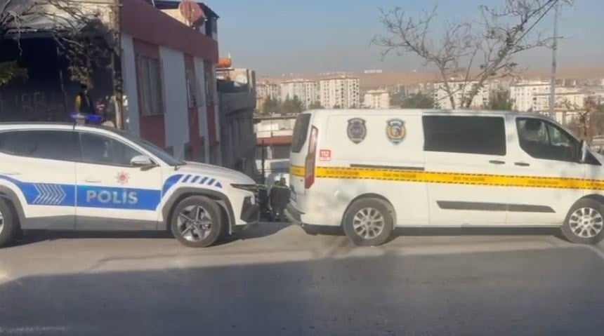 Boşandığı kadını, çocuklarının yanında öldürdü