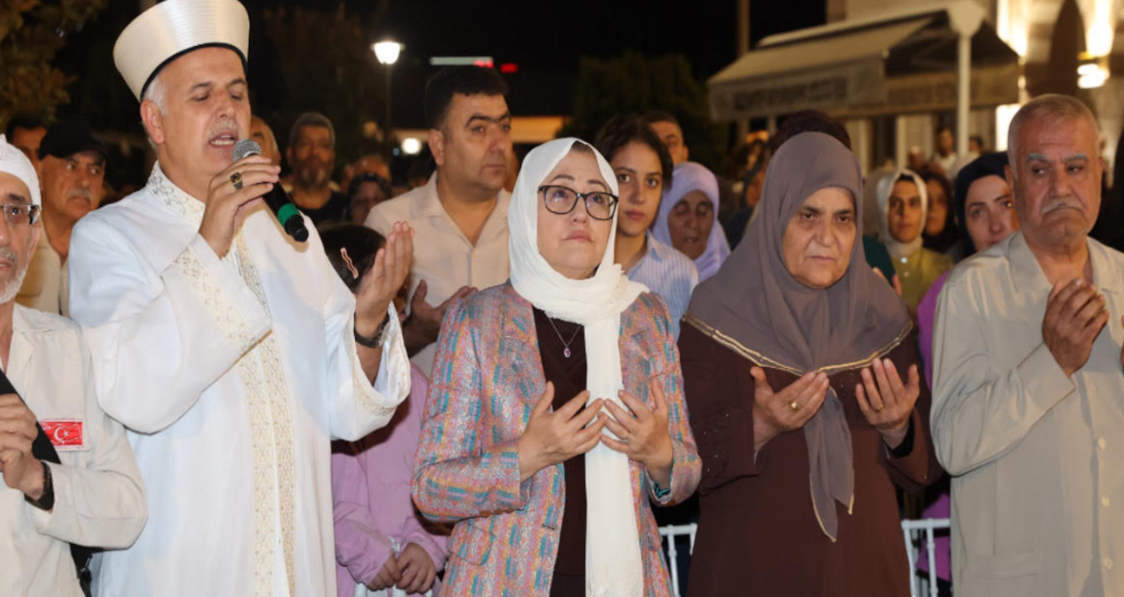 Gaziantep'te Depremzedeler Konteynerde Yaşam Savaşı Verirken Belediye Personeli Umreye Gönderildi
