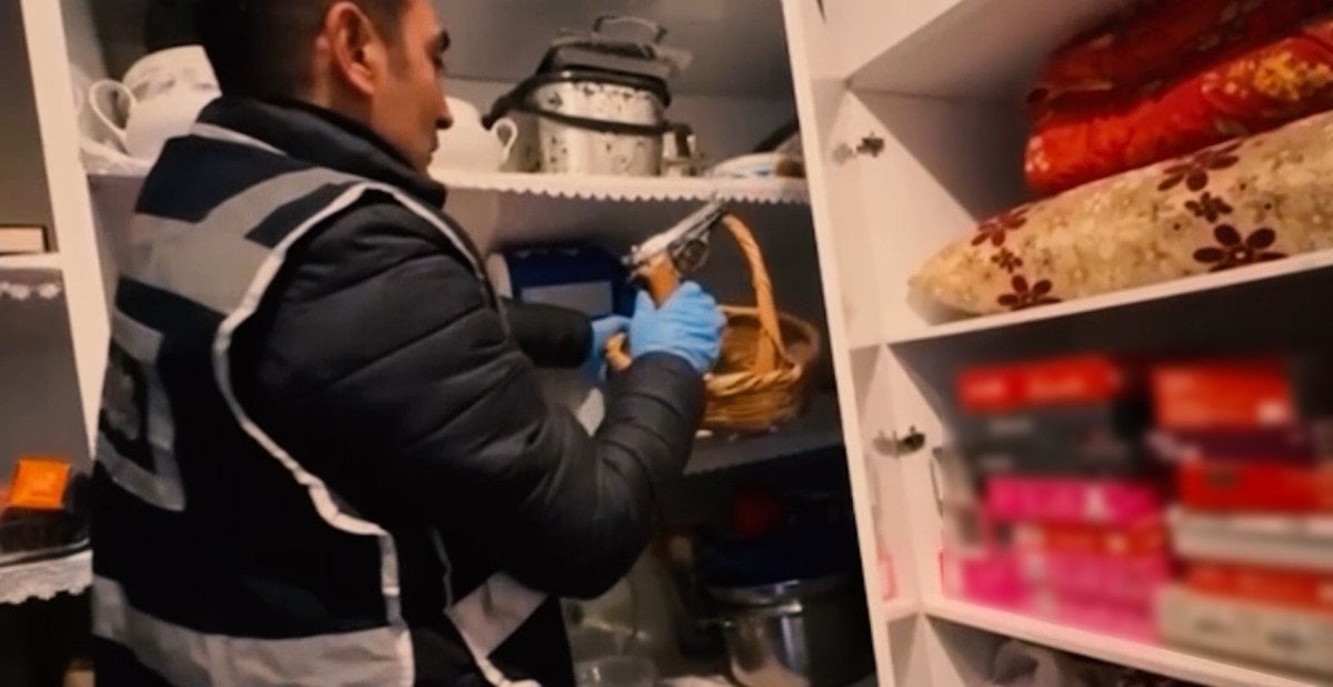 Gaziantep'te Dolandırıcılığa Yönelik Büyük Operasyon: 25 Ruhsatsız Silah Ele Geçirildi