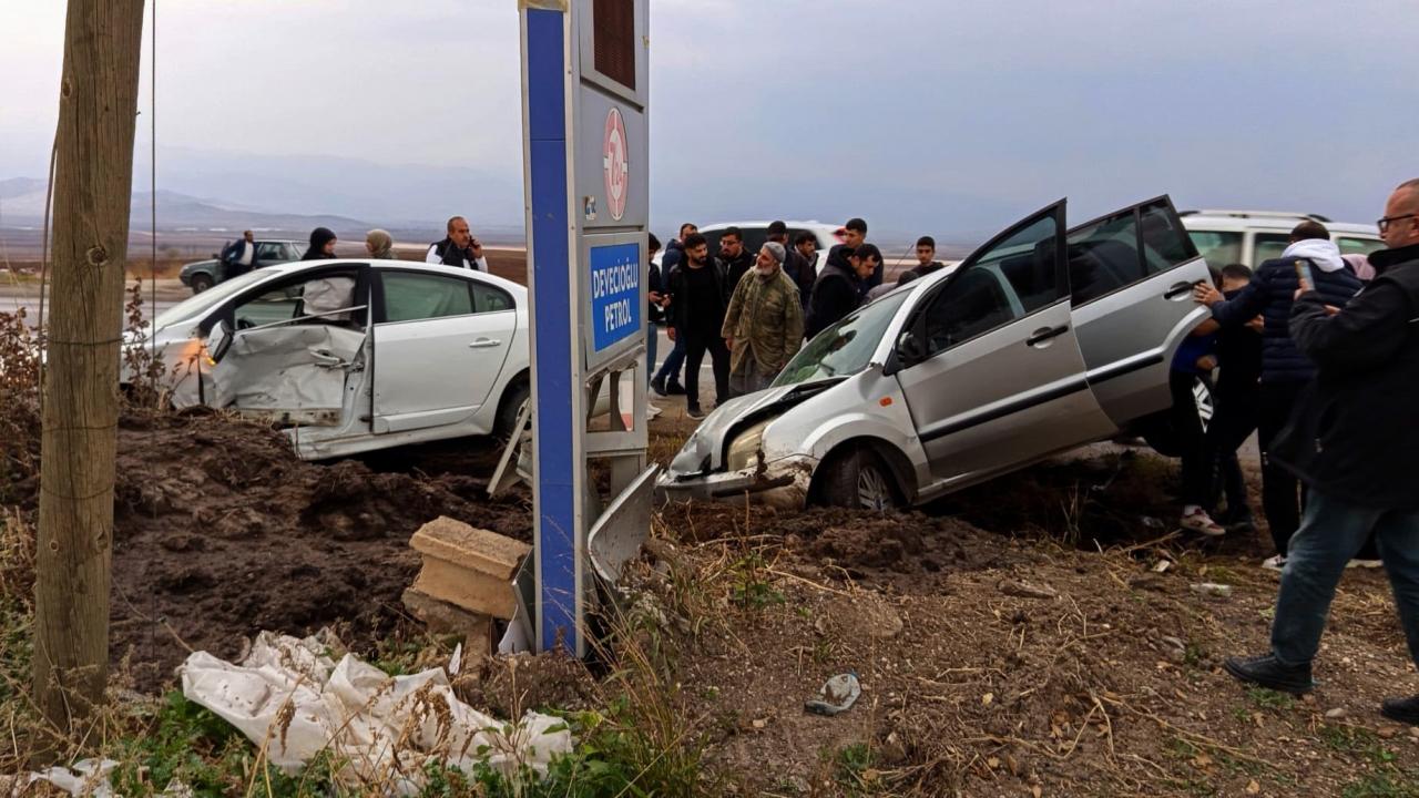 Gaziantep'te İki Ayrı Trafik Kazasında 5 Kişi Yaralandı