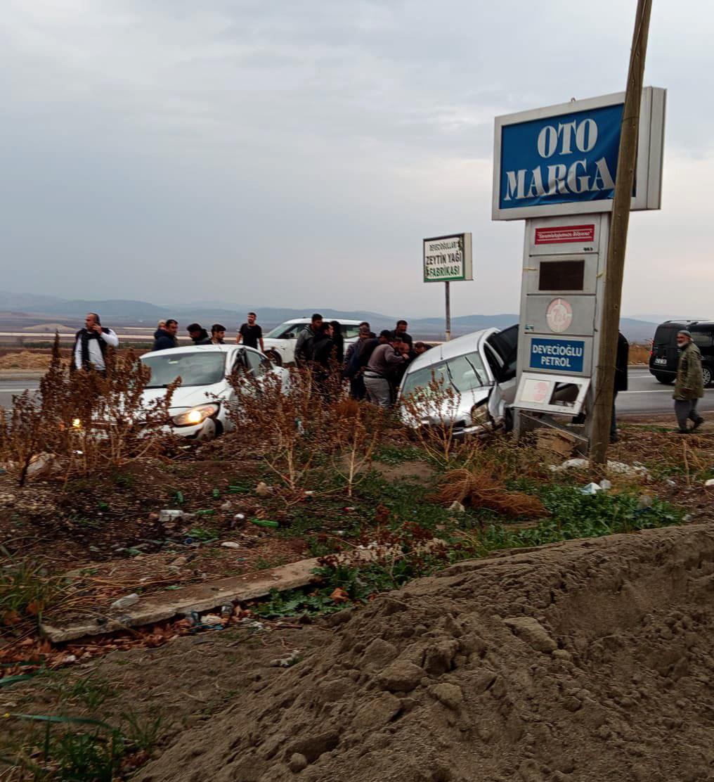 Gaziantep'te İki Ayrı Trafik Kazasında 5 Kişi Yaralandı