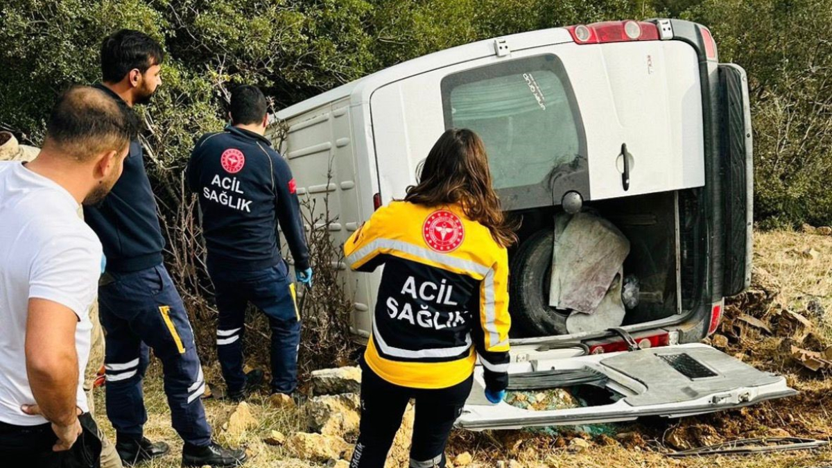 Gaziantep'te Minibüs Kazasında 1 Tarım İşçisi Öldü, 3 Kişi Yaralandı