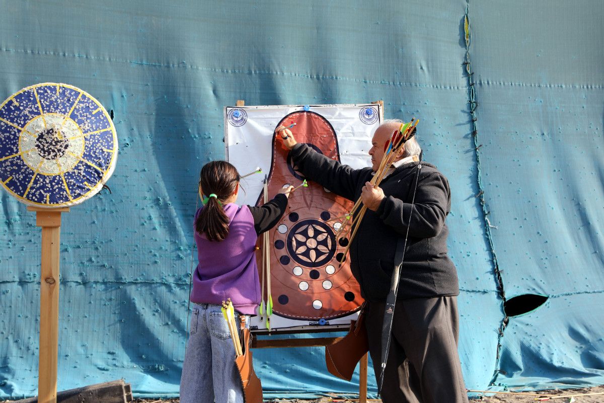 Gaziantep'te Tarih Dizilerinden Etkilenen Baba-Kız Okçuluğa Merak Sardı