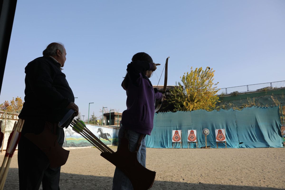 Gaziantep'te Tarih Dizilerinden Etkilenen Baba-Kız Okçuluğa Merak Sardı