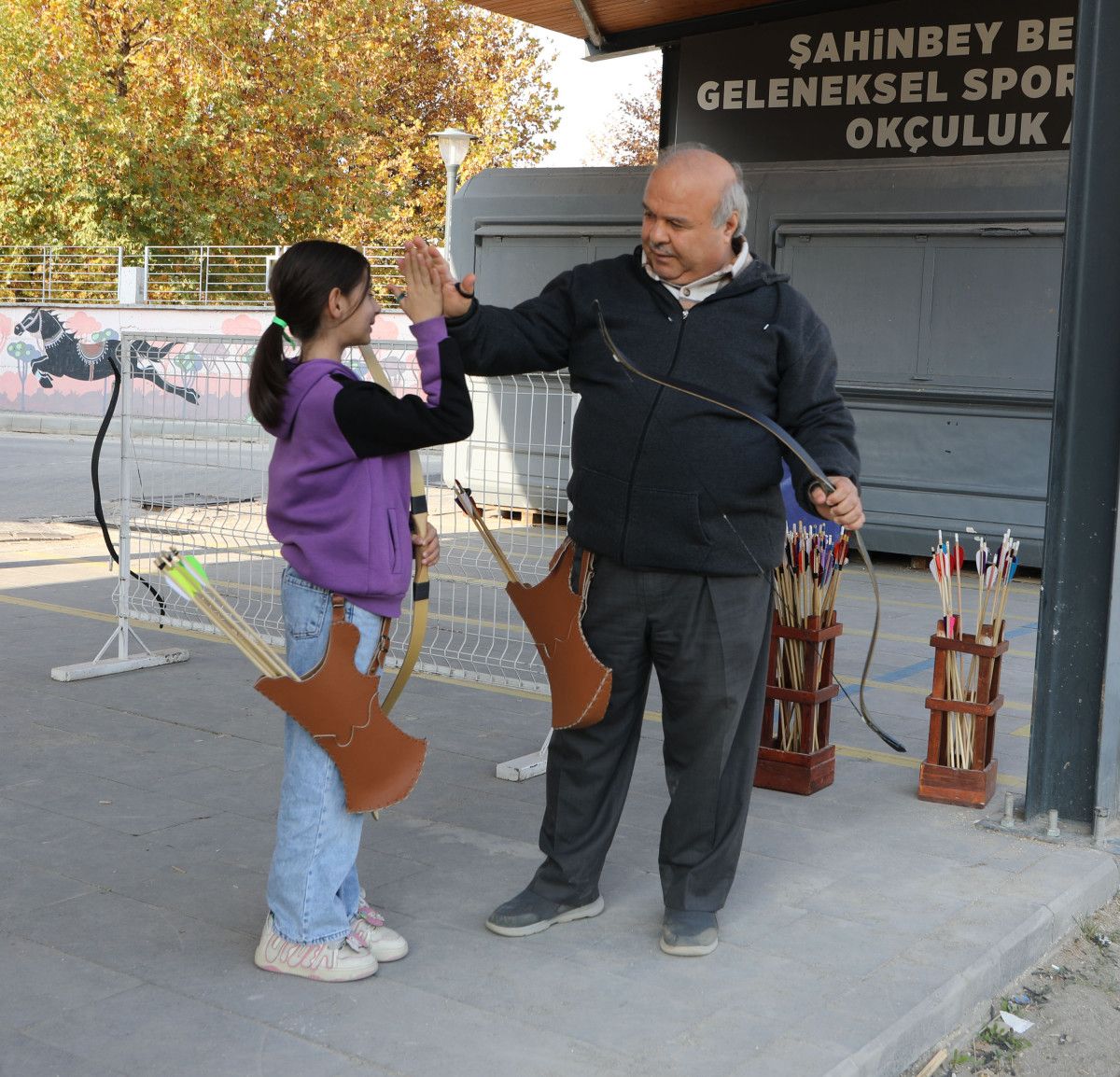 Gaziantep'te Tarih Dizilerinden Esinlenen Baba-Kızın Okçuluk Tutkusu