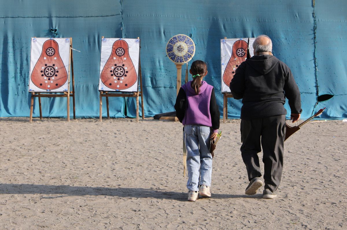 Gaziantep'te Tarih Dizilerinden Esinlenen Baba-Kızın Okçuluk Tutkusu