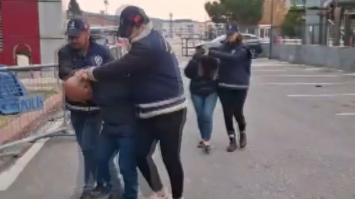 Gaziantep'te Yardım Vadederek Dolandırıcılık Yapan 2 Kadın Şüpheli Yakalandı