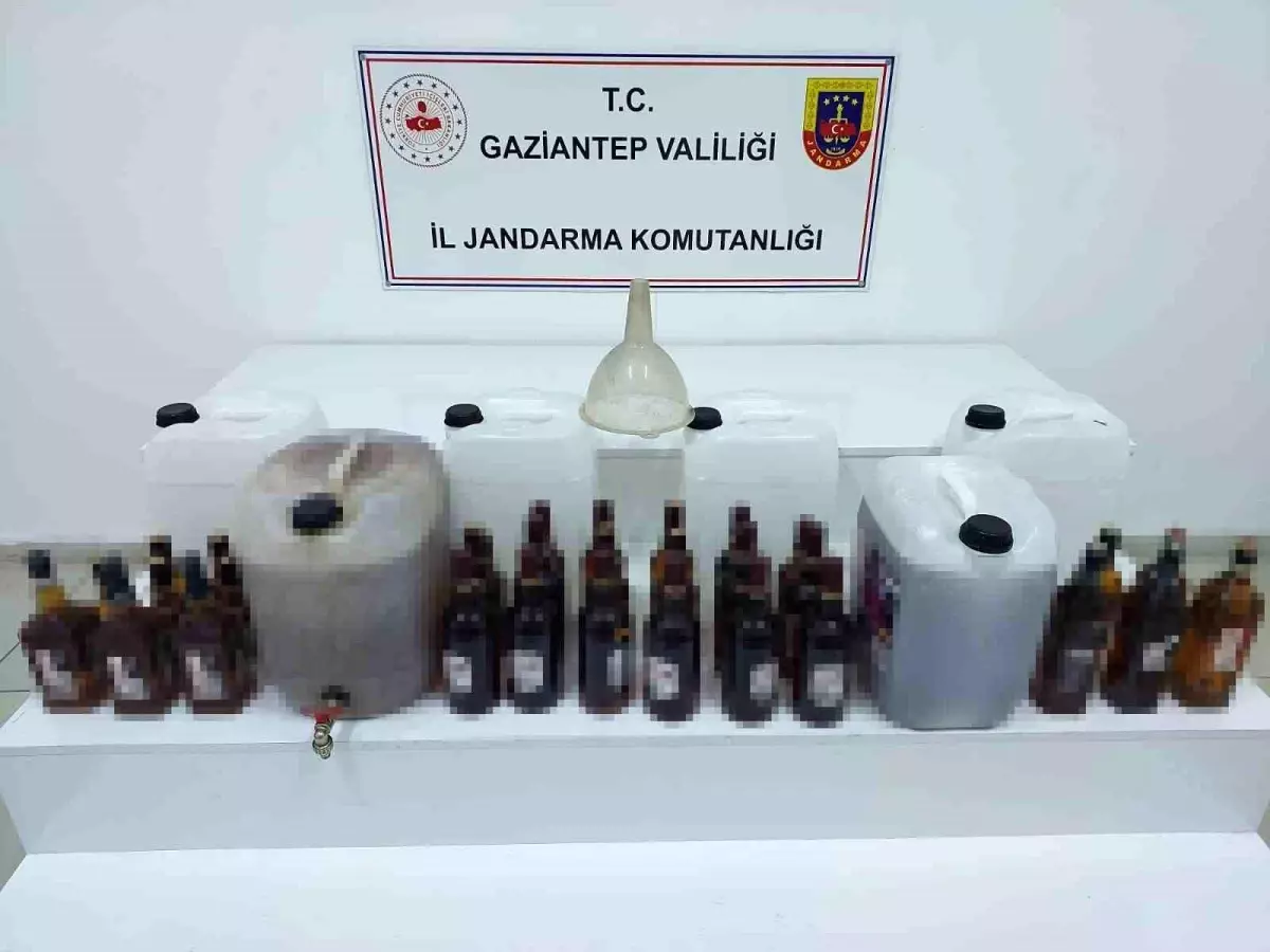 Gaziantep'te Yılbaşı Öncesi Kaçak Alkol Operasyonu: 8 Gözaltı ve Tonlarca Kaçak Ürün Ele Geçirildi