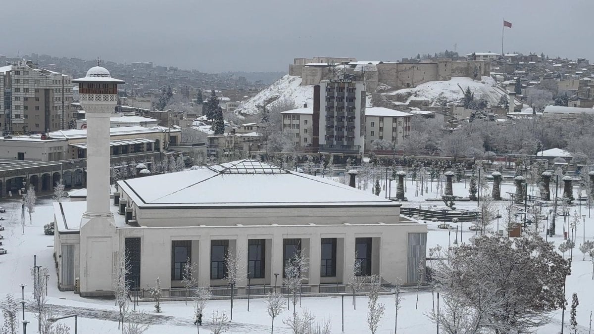 Gaziantep'te Yoğun Kar Yağışı ve Beyaz Örtü Manzaraları