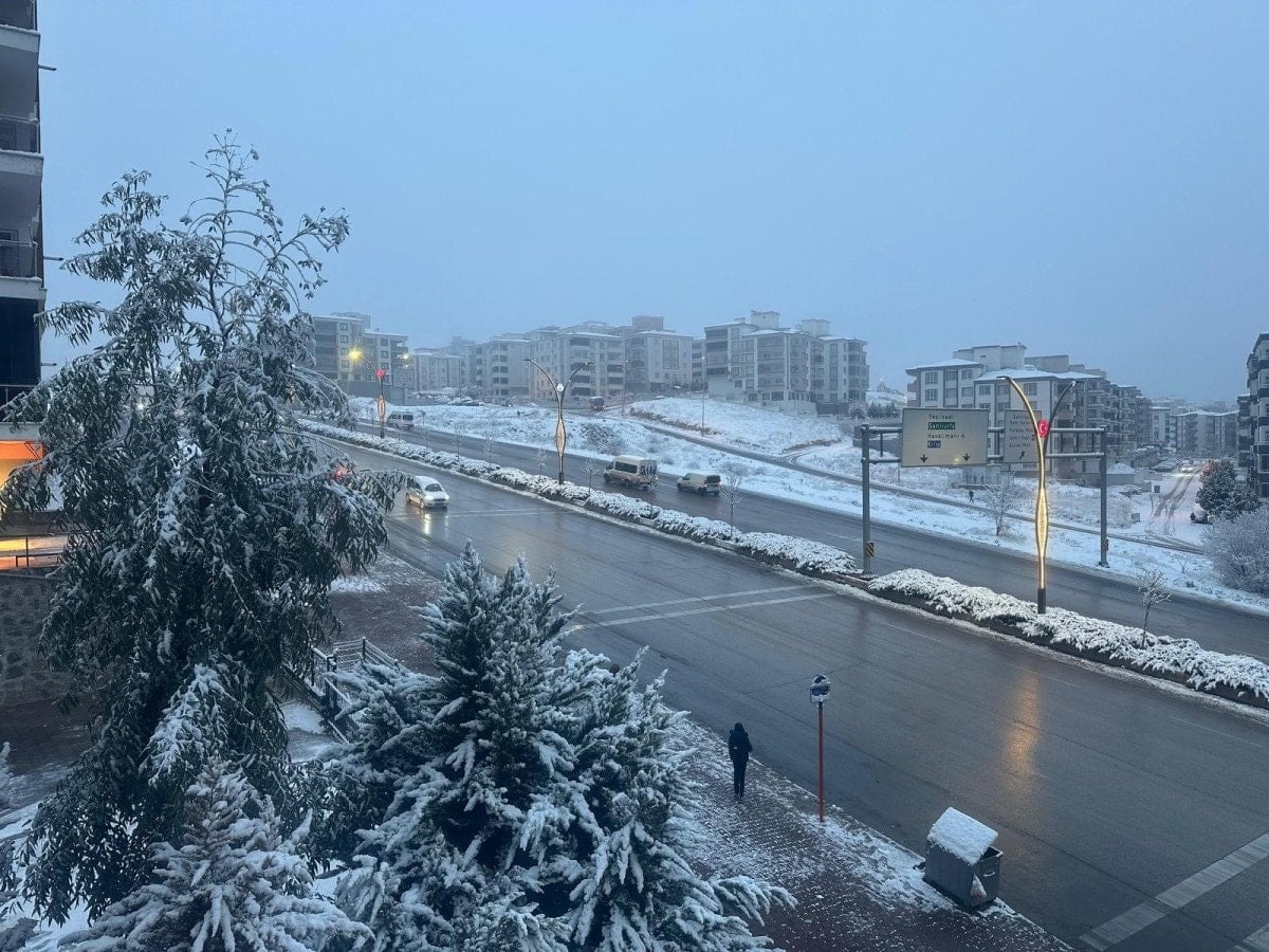 Gaziantep'te Yoğun Kar Yağışı ve Beyaz Örtü Manzaraları