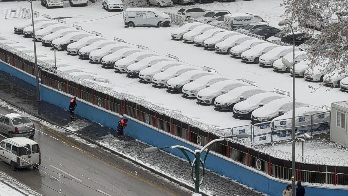 Gaziantep'te Yoğun Kar Yağışı ve Beyaz Örtü Manzaraları