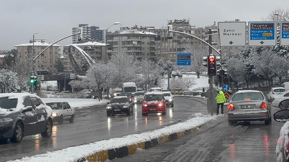 Gaziantep'te Yoğun Kar Yağışı ve Beyaz Örtü Manzaraları
