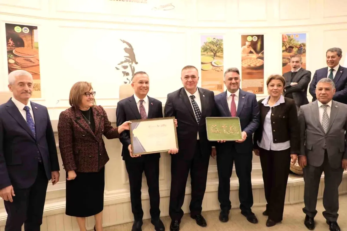GTB'ye Coğrafi İşaret Başarıları İçin Övgü ve Teşekkür Plaketi