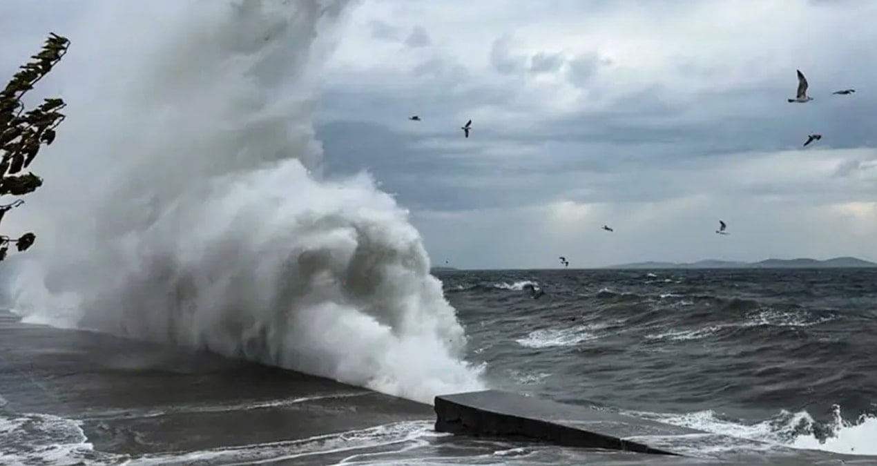 İstanbul'u fırtına vurdu seferler iptal edildi