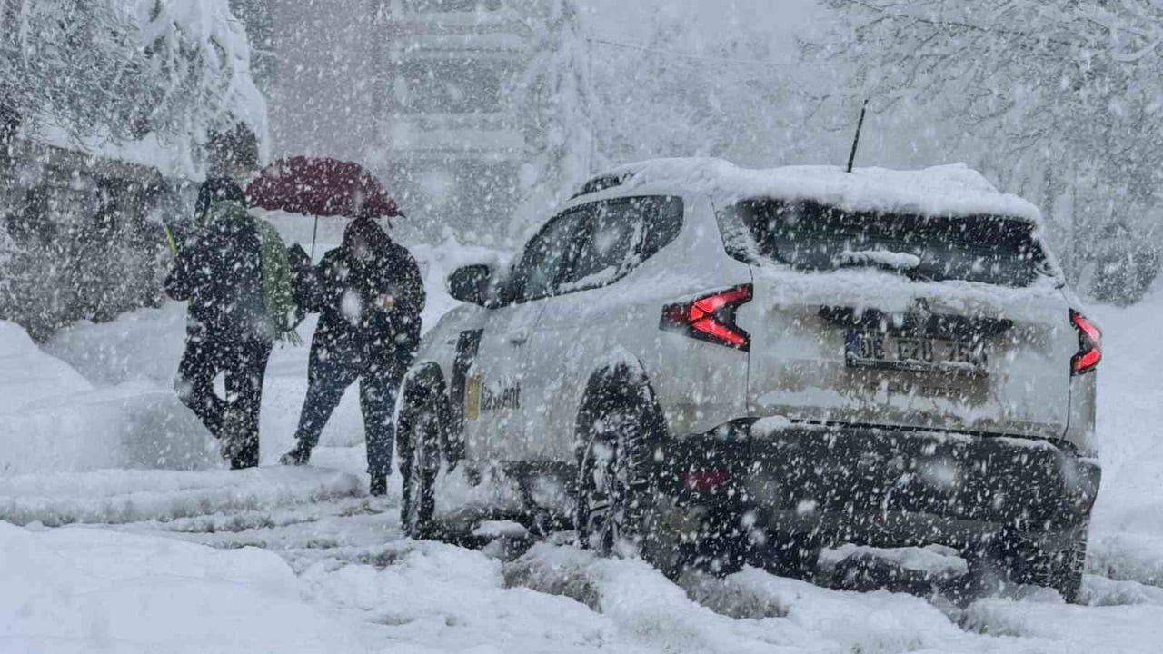 İstanbul yeni yıla dondurucu soğukla giriyor! Meteoroloji uzmanları uyardı: Son 54 yılın..