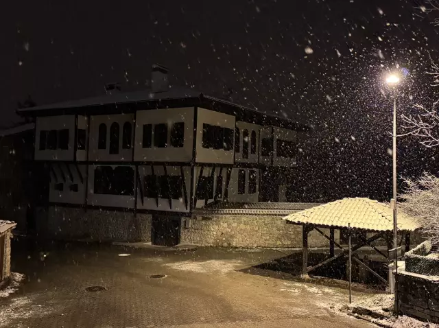 İstanbul'a Komşu 38 İlde Sert Soğuk Uyarısı ve Kar Yağışı Başladı