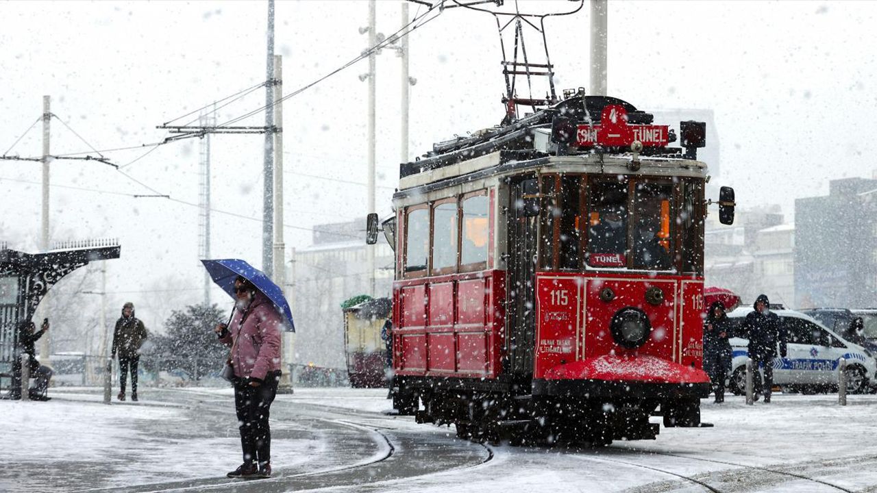 İstanbul'da 10 Yıl Sonra Yılbaşında Lapa Lapa Kar Yağışı Bekleniyor