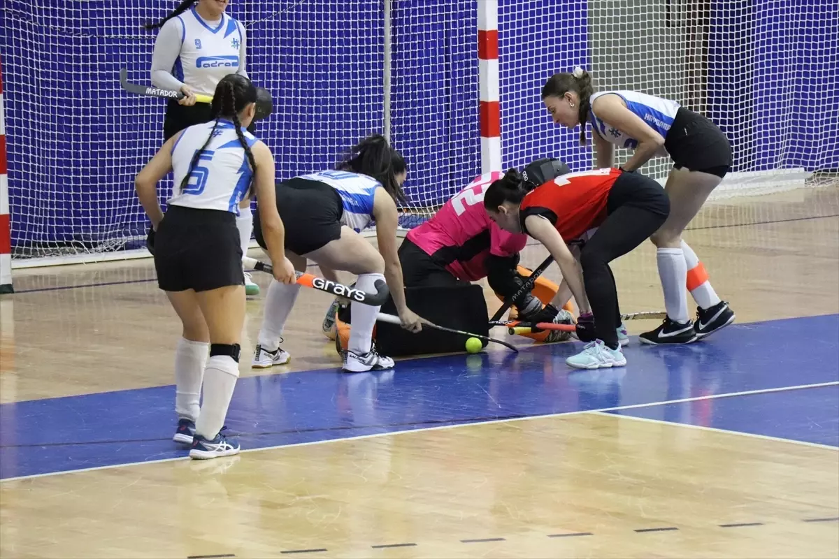 Kadınlar Salon Hokeyi Süper Ligi Alanya'da Başladı