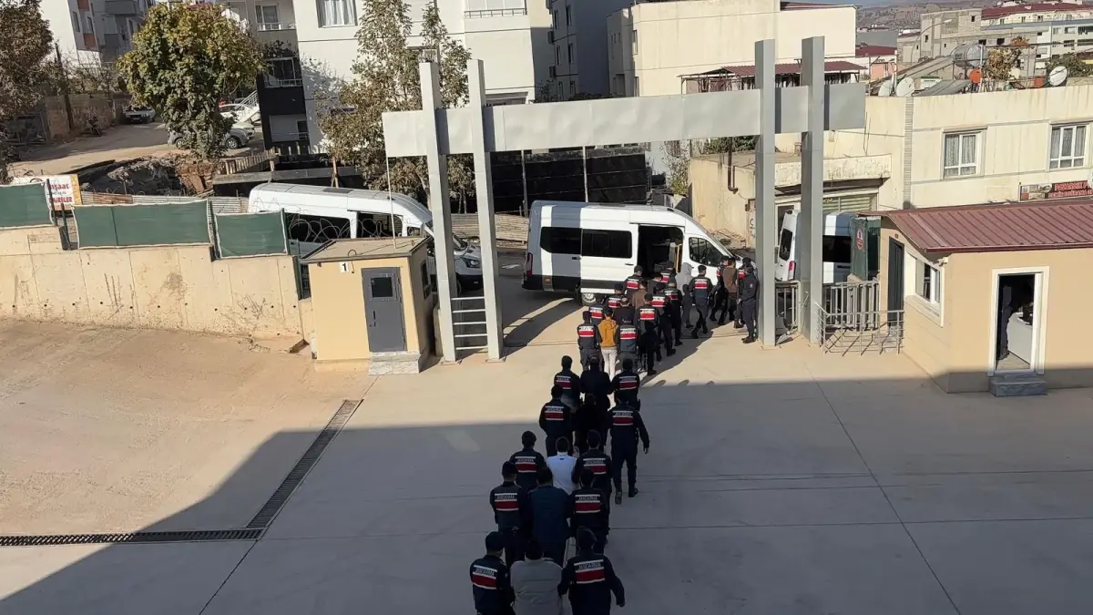 Kahramanmaraş ve Gaziantep'te Tefecilik Operasyonu: 17 Kişi Tutuklandı