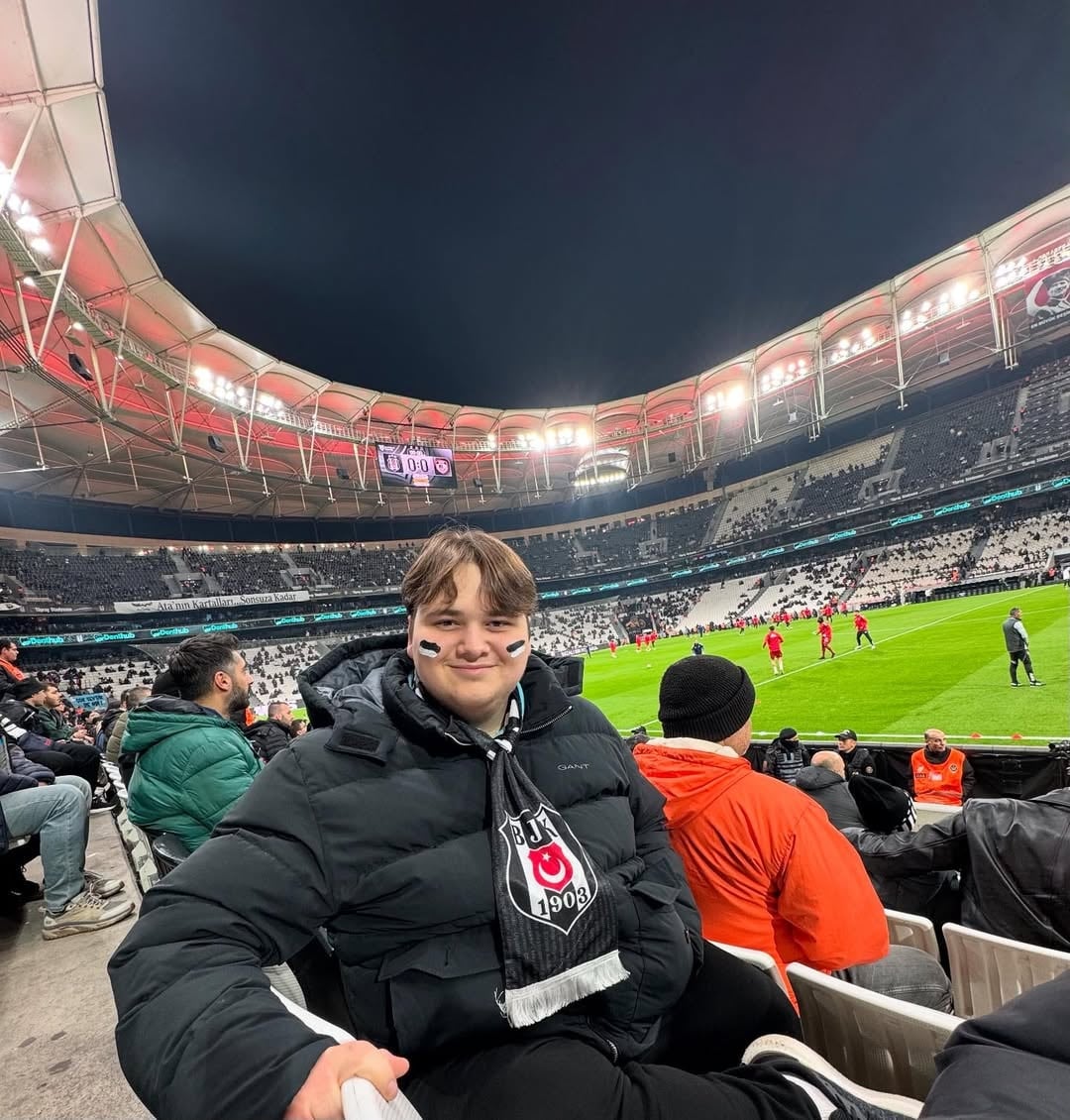 Kaya Çilingiroğlu Oğluyla Sevgilisini Tanıştırdı Beşiktaş Maçında