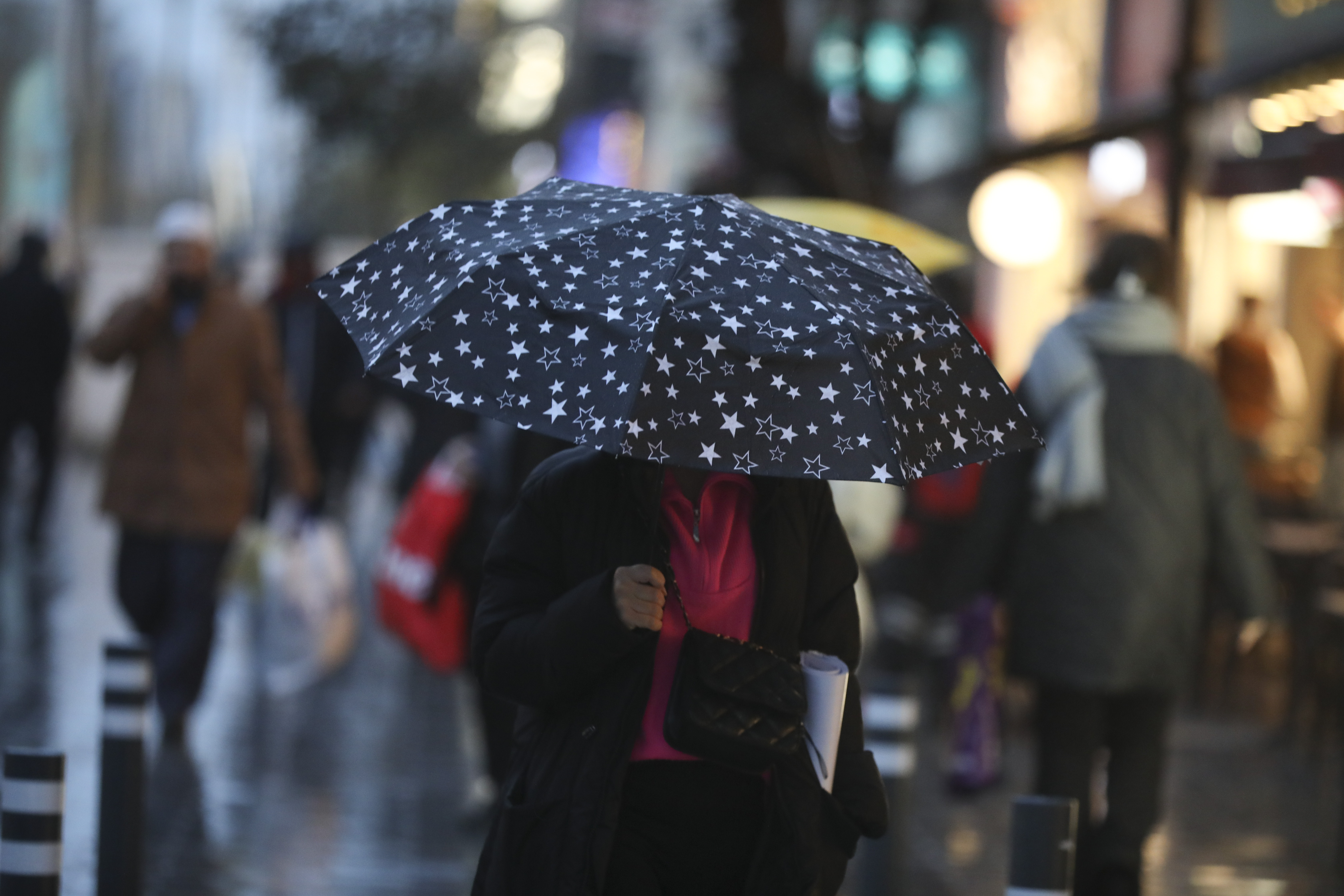 Meteoroloji'den Türkiye Genelinde Sağanak Yağış Uyarısı ve Bölgesel Hava Durumu Tahminleri