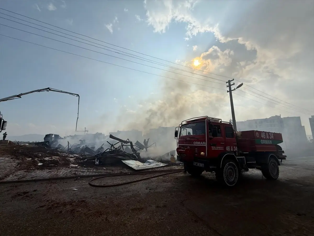 Nurdağı'nda İnşaat Şantiyesinde Yangın