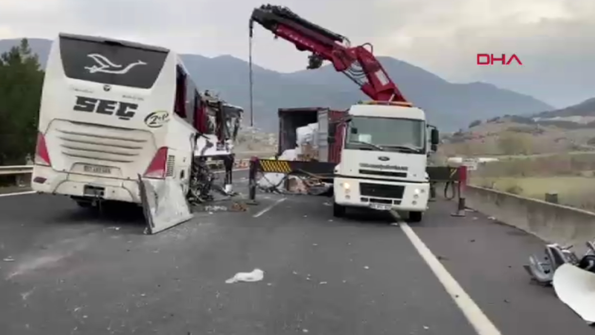 Osmaniye’de korkunç yolcu otobüsü kazası: 7 ölü, 10 yaralı