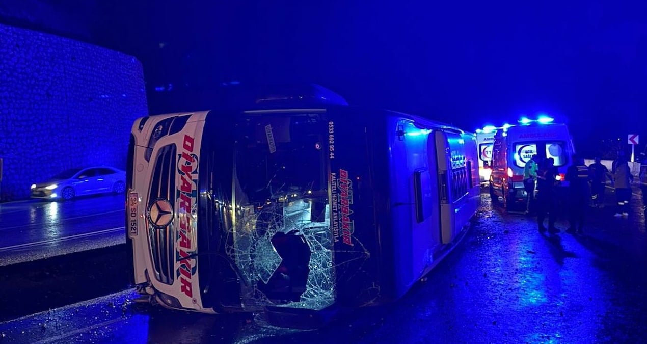 Osmaniye'de Yolcu Otobüsü Devrildi: Yaralılar Var ve Kurtarma Çalışmaları Sürüyor