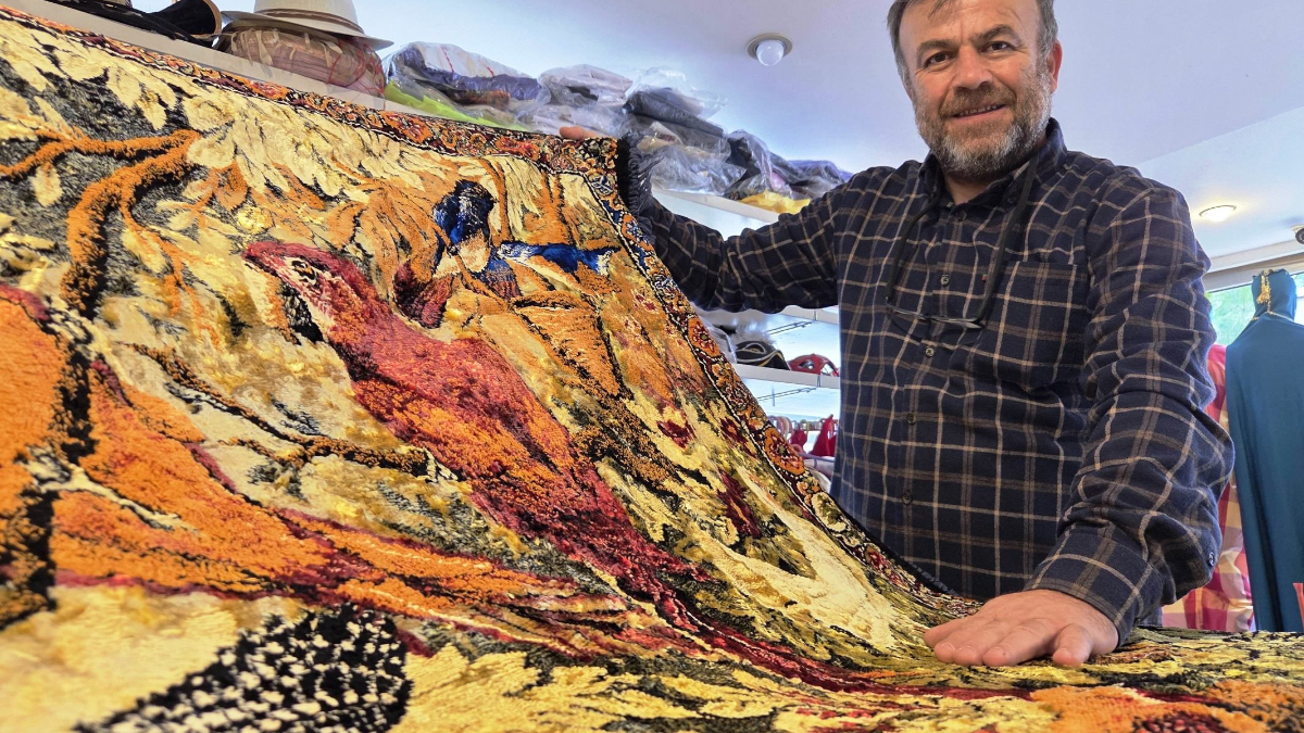 Samsun'da Müzik Öğretmeni Seçkin Esen'in Dünyadan Topladığı Halı Koleksiyonu