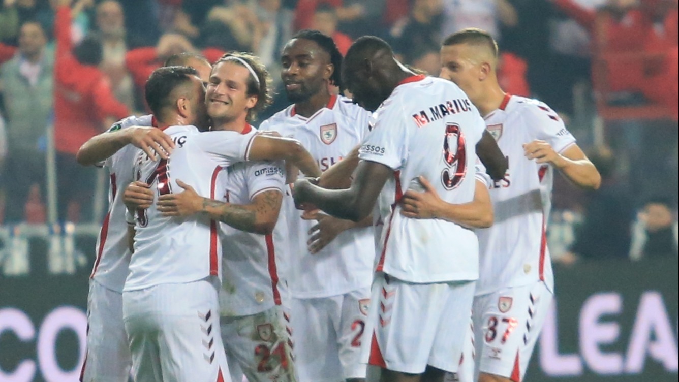 Samsunspor'un Yenilmezlik Serisi ve UEFA Konferans Ligi Başarısı