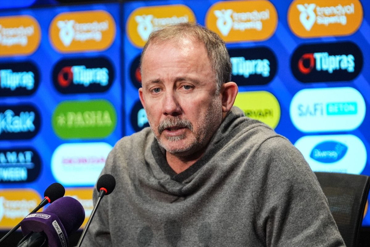 Sergen Yalçın'dan hakem eleştirisi: İstediklerine maç kazandırabilirler