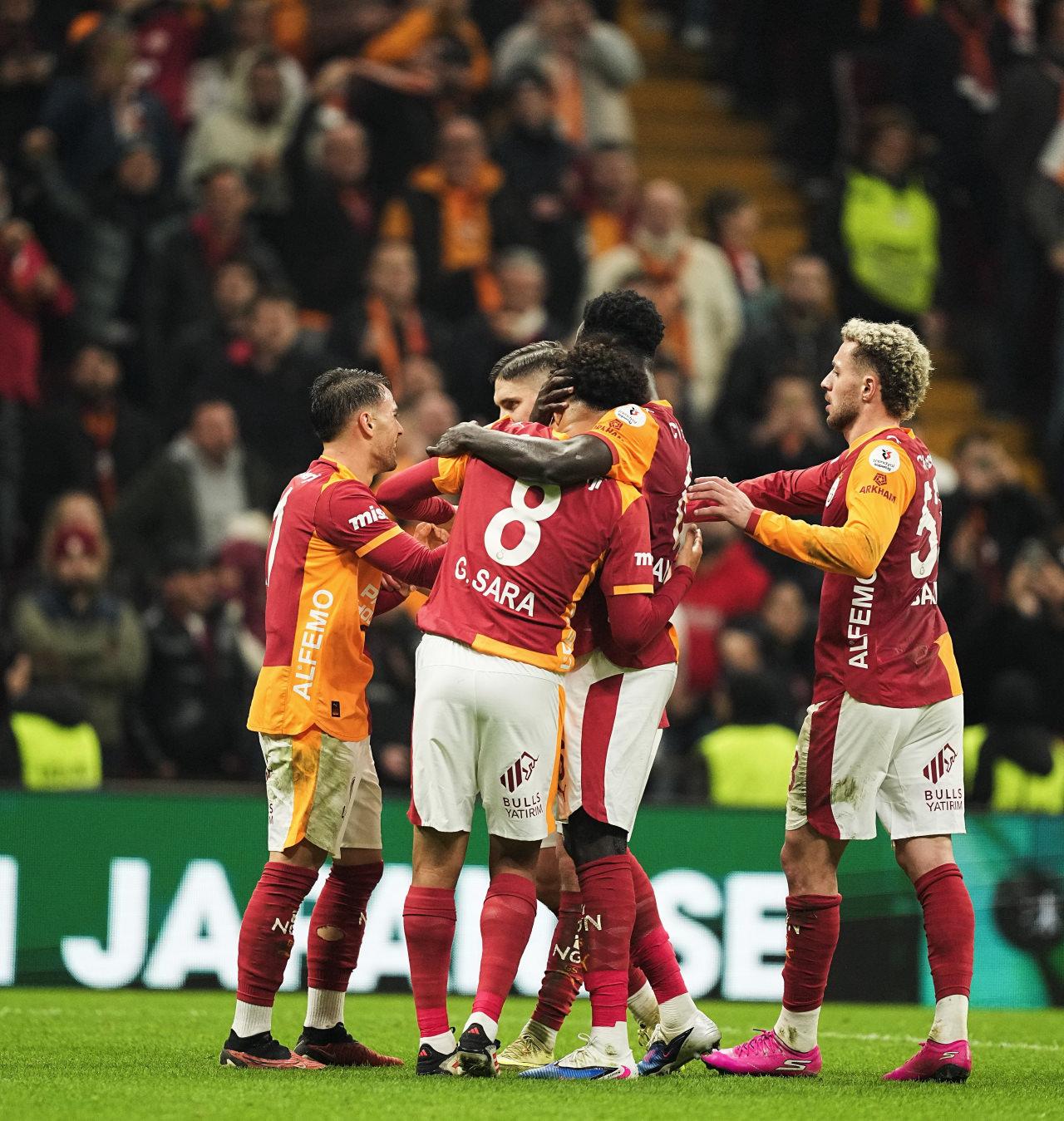 Süper Lig'de ilk yarı sona erdi! Zirve değişmedi! Bir takım mağlubiyet yaşamadı