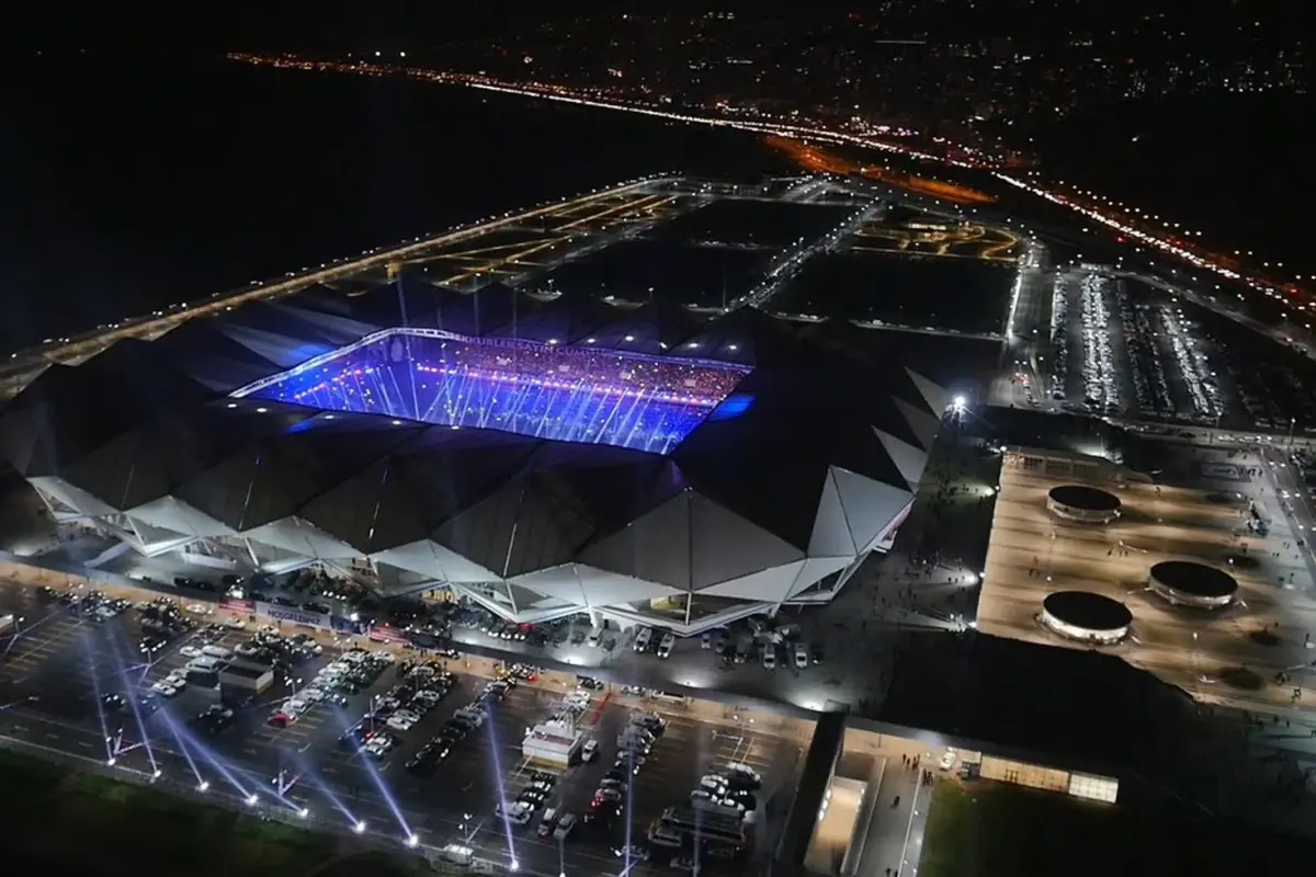 Trabzonspor'da Yabancı Kontenjanı Nedeniyle 5 Futbolcuyla Yollar Ayrılıyor