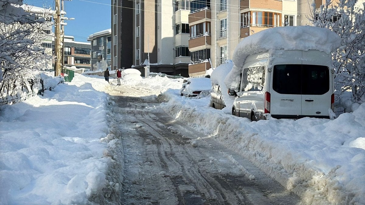 Türkiye'de Kar Yağışı Nedeniyle Birçok Kentte Okullar Tatil Edildi