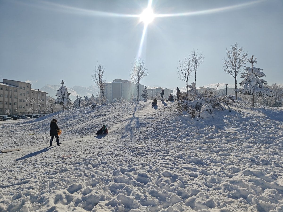 Türkiye'de Kar Yağışı Nedeniyle Birçok Kentte Okullar Tatil Edildi