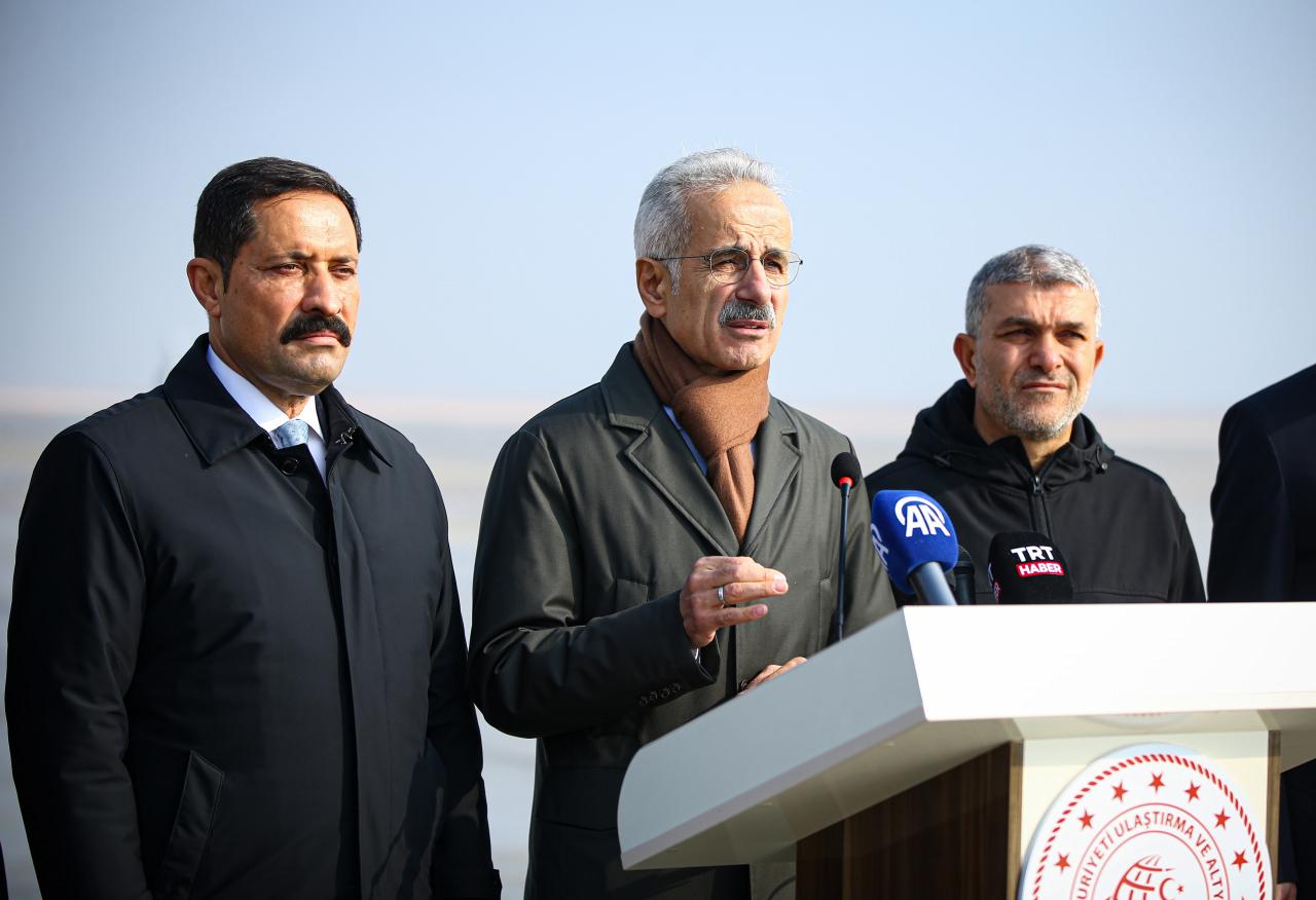 Ulaştırma ve Altyapı Bakanı Uraloğlu Hatay Havalimanı'ndaki Çalışmaları ve Ulaştırma Projelerini İnceledi