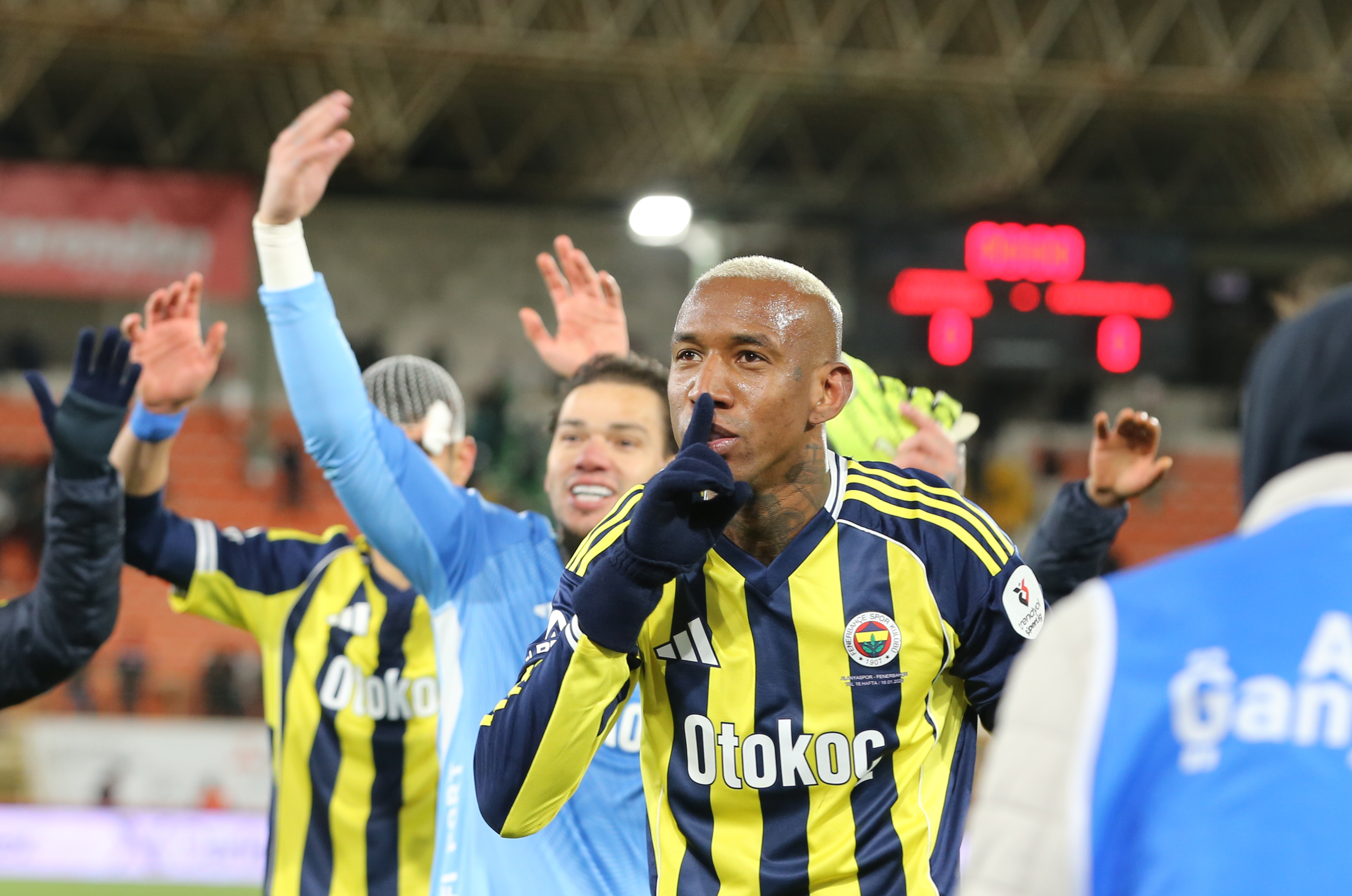 22 Ocak 2026 Spor Haberleri: Fenerbahçe, Zeynep Sönmez ve Galatasaray'ın Avrupa Mücadelesi