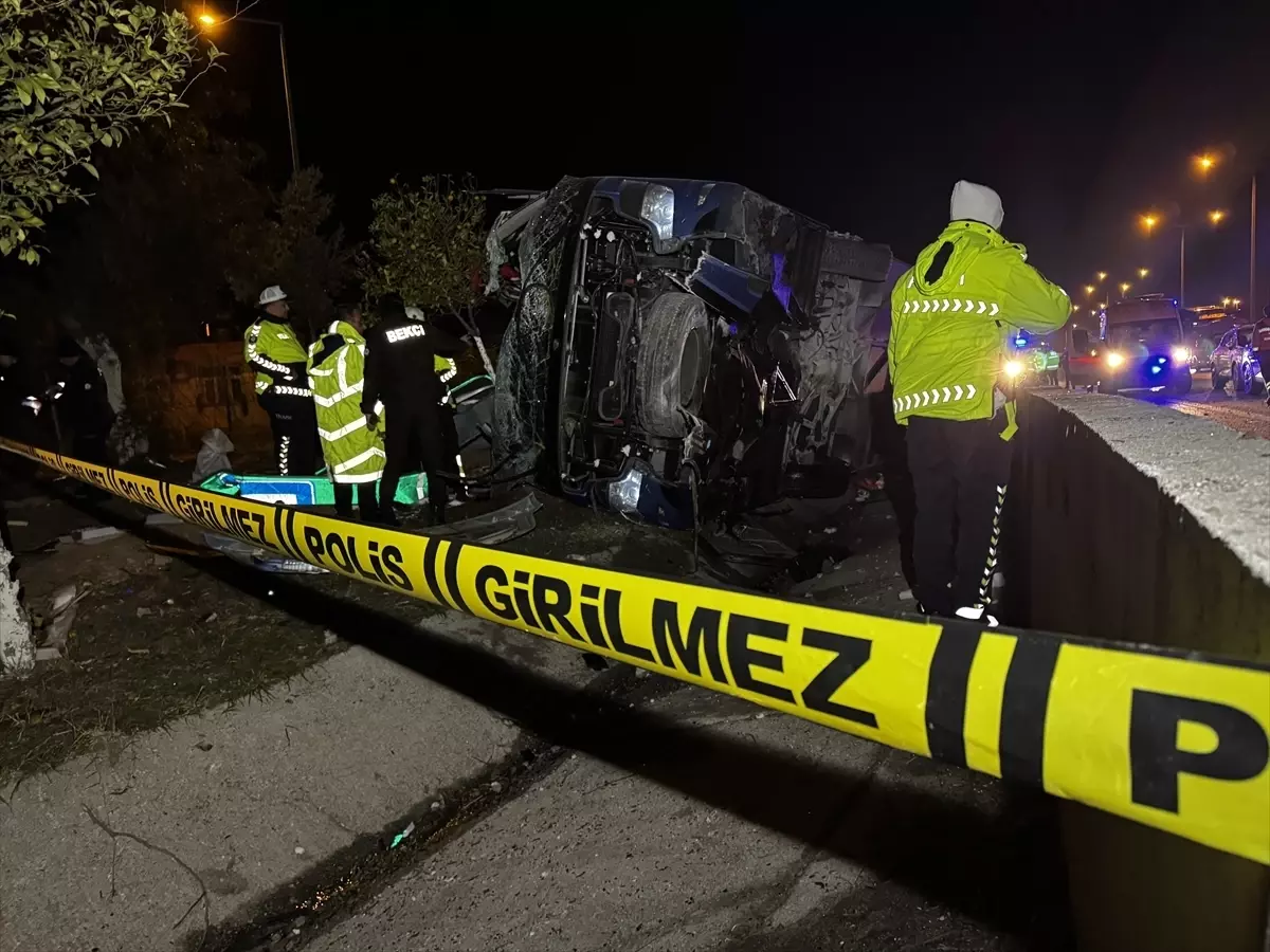 Adana Sarıçam'da Tag Otoyolu Üzerinde Otobüs Devrildi: 8 Kişi Yaralandı