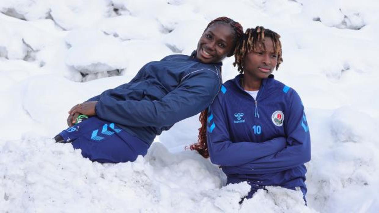 Afrikalı Yıldızlar Hakkari'nin Soğuk Kışına Alışıyor: 'Buraya Gelmeden Önce Kar Görmemiştim'