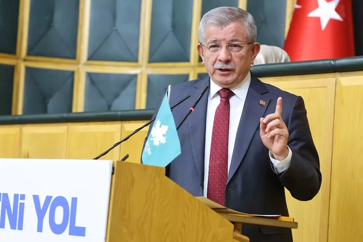 Davutoğlu: Suriye'deki Kürt kardeşlerimiz bizim akrabalarımızdır, soydaşlarımızdır