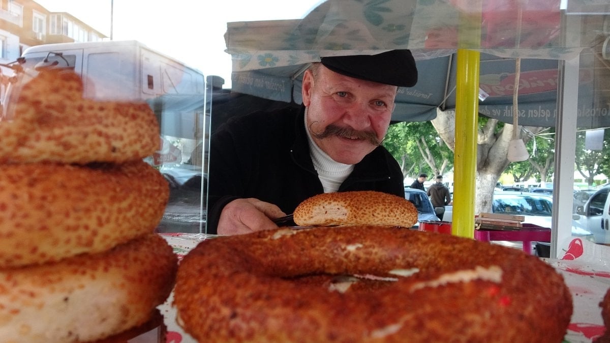 Antalya'da Yeşilçam'ın Ünlü Oyuncusu Simitçi Oldu