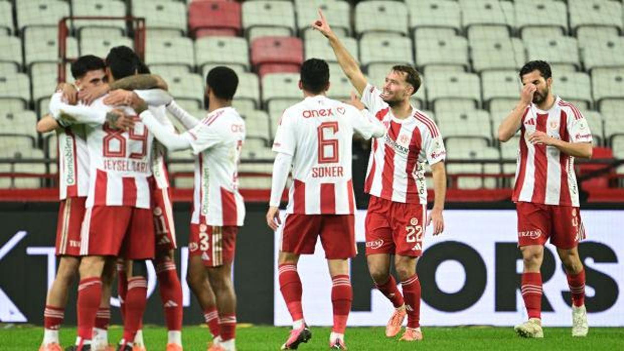 Antalyaspor 3 puanı geriden gelerek kazandı