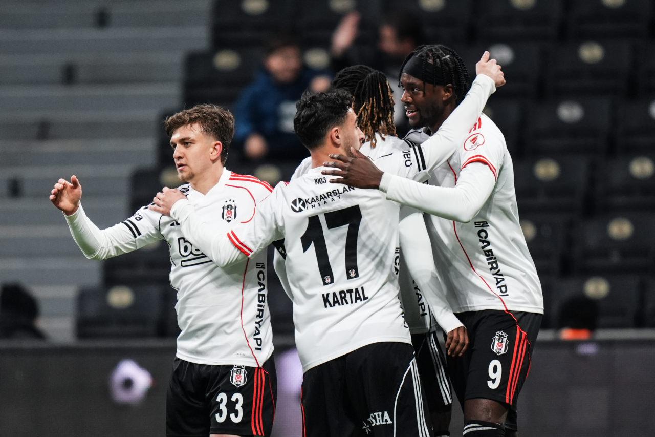 Beşiktaş Zirveye Koşuyor: Kupada Ankara Keçiörengücü'nü 3-0'la Geçti