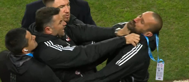 Burak Yılmaz Hakemle Gergin Anlar Yaşadı: Ziraat Türkiye Kupası Maçında Kırmızı Kart ve Saldırı Girişimi